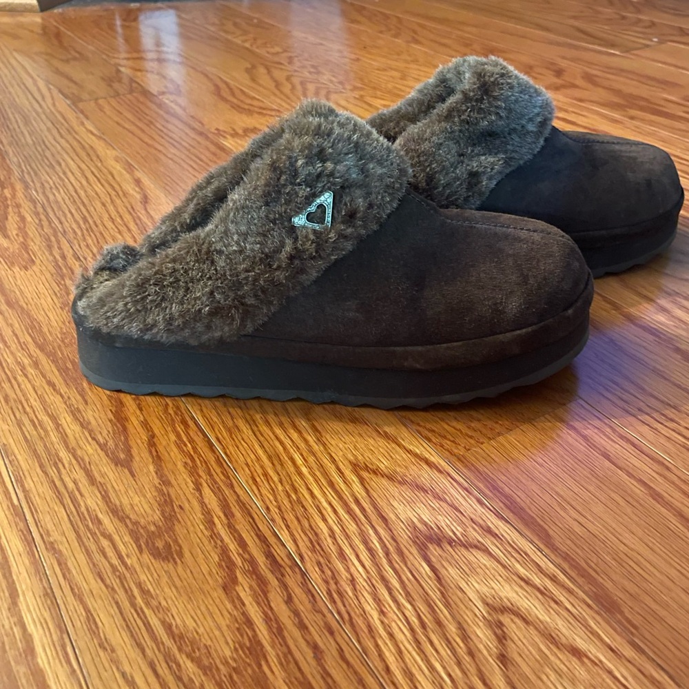 Roxy size 6 Chalet slip on mules vintage